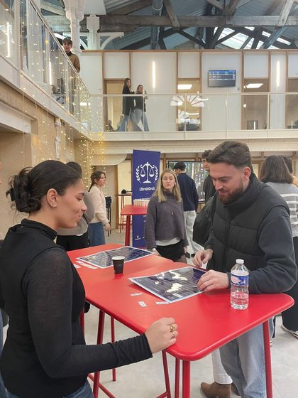 Le stand de LibredeDroit à la rencontre des étudiants