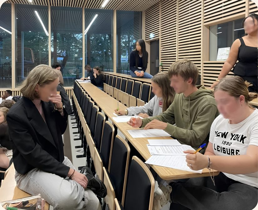 Atelier de sensibilisation LibredeDroit auprès d'étudiants, en amphithéâtre